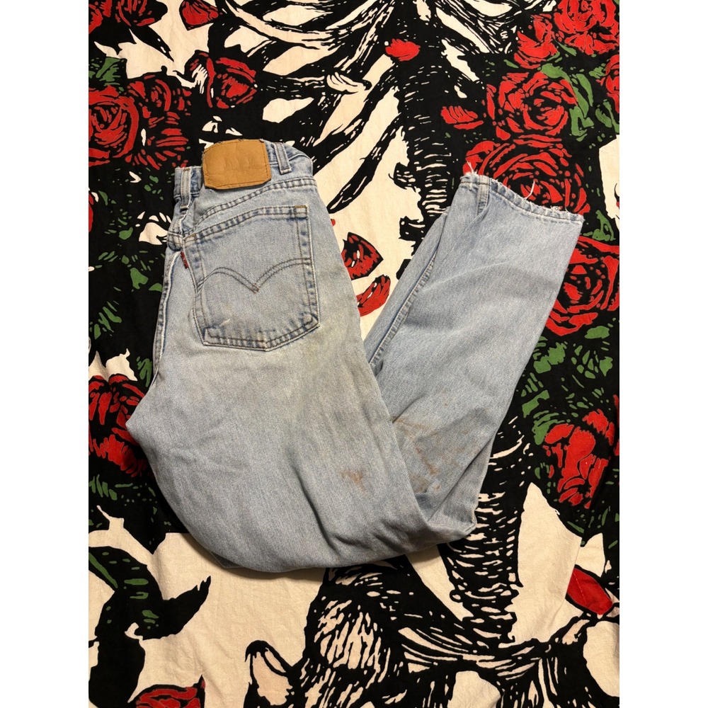 Vintage Levis 550 Tapered Leg Jeans Light Wash Distressed 28x29 High Rise